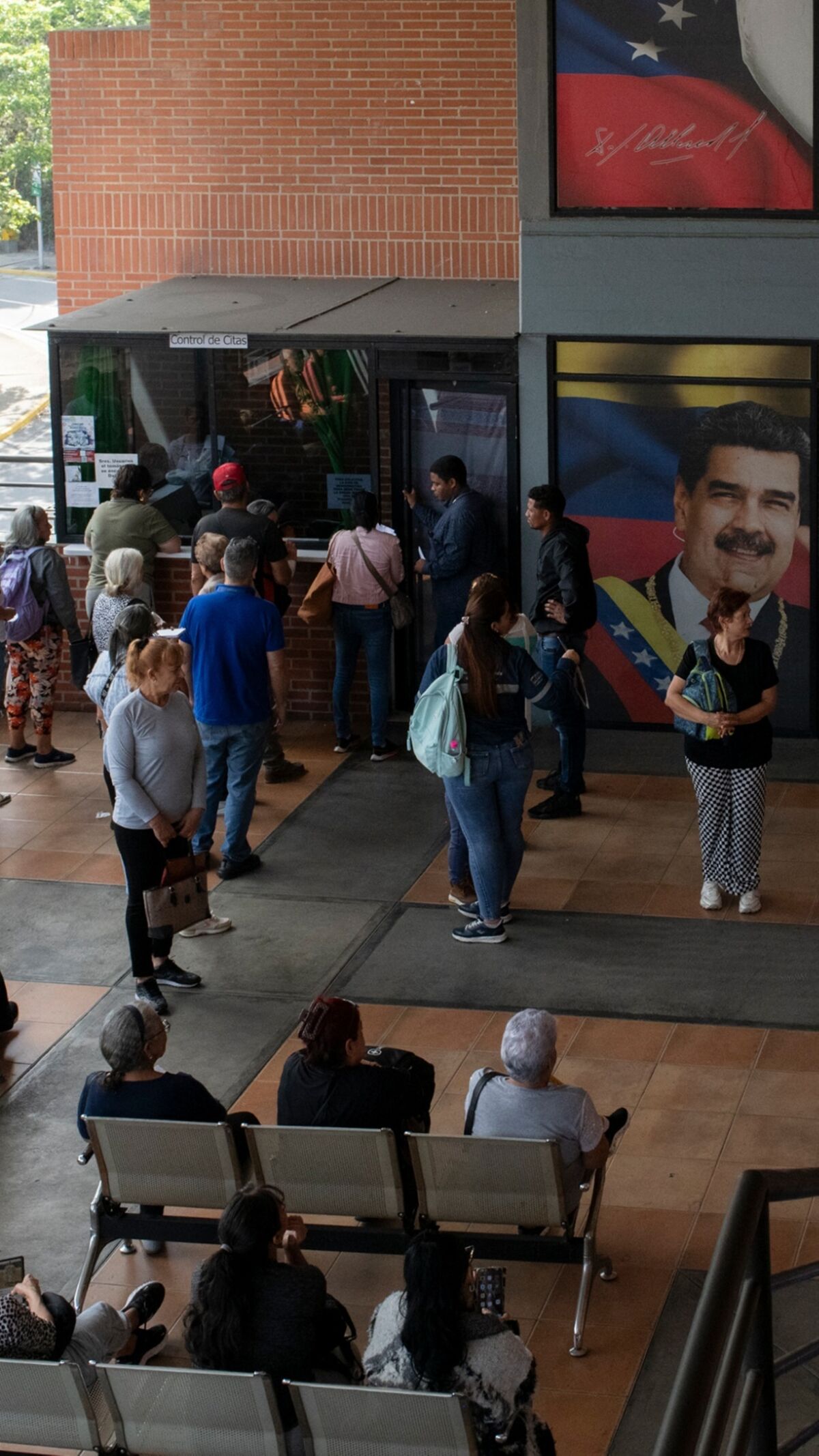 Salida de médicos cubanos agrava la crisis de salud en Venezuela