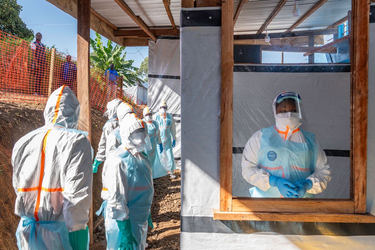 Expertos apuestan por tres vacunas experimentales ante brote prolongado de ébola