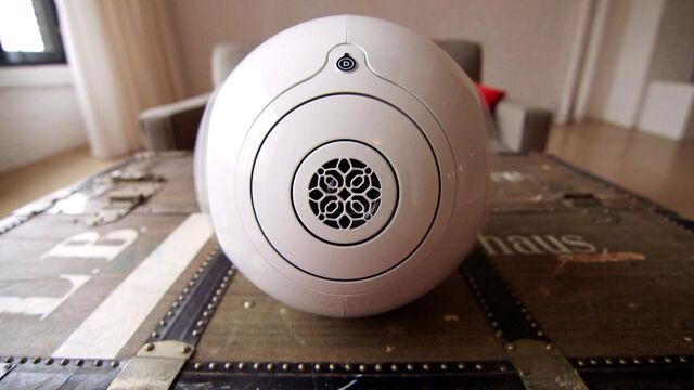 Devialet Phantom Review A 2 000 Wireless Speaker That Shakes Your Bones Bloomberg