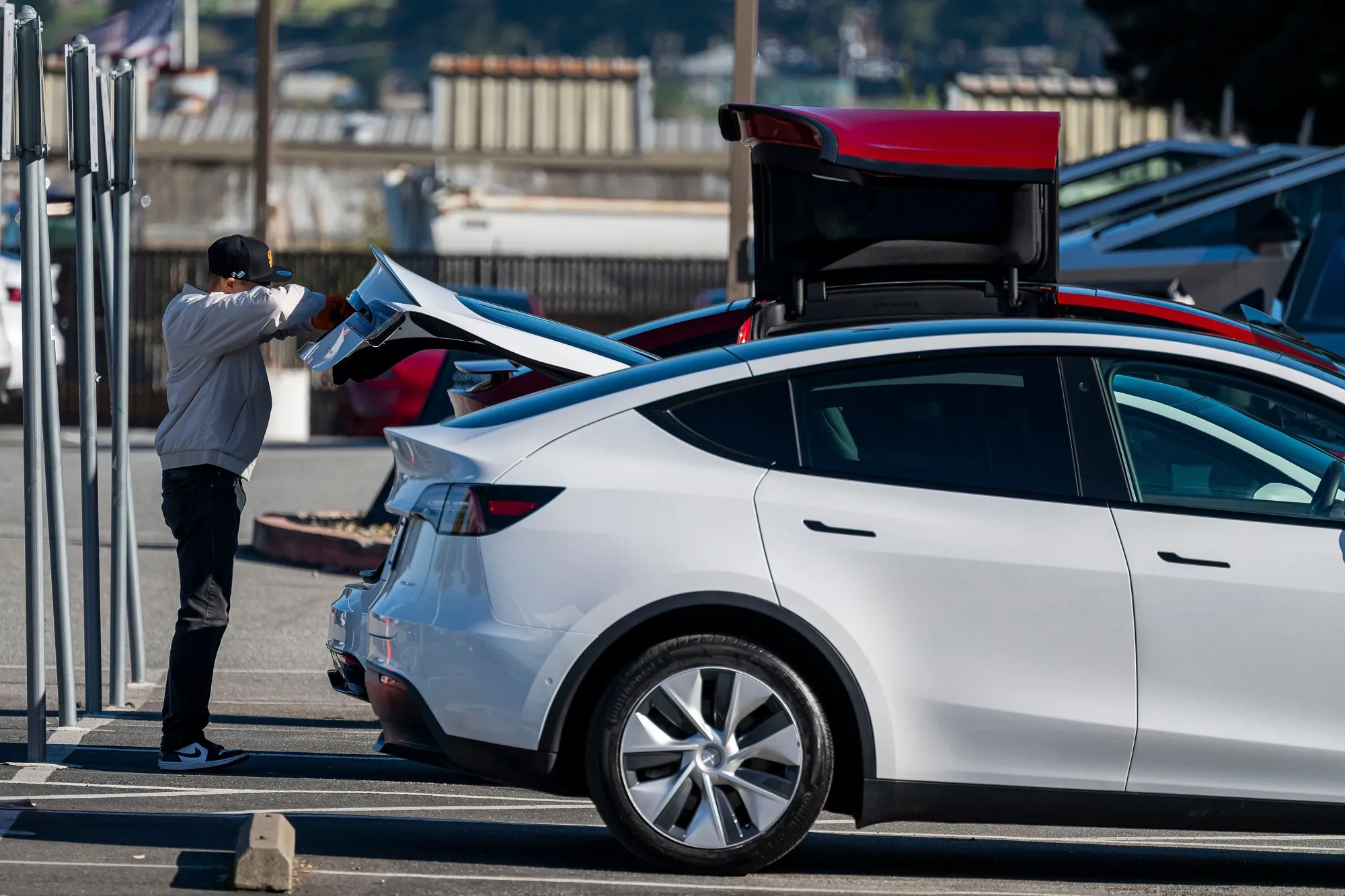 Car Sales Get Year-End Boost From Trump Threat to End EV Tax 