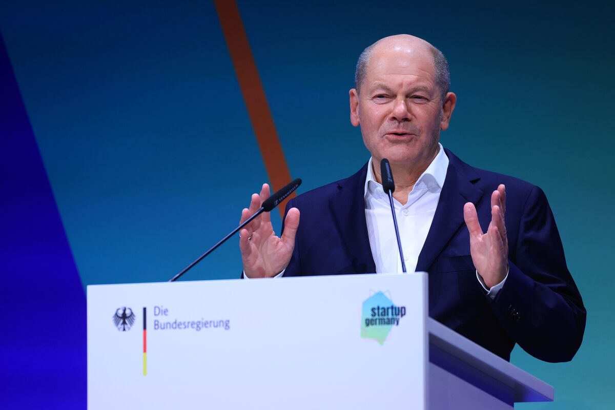 Scholz Says German Economy Needs More Migrants to Boost Growth