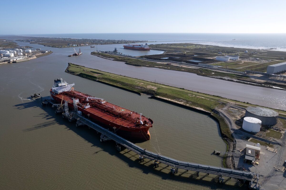 US Refiners Boosting Fuel Trade With Africa as Wars Crimp Supply
