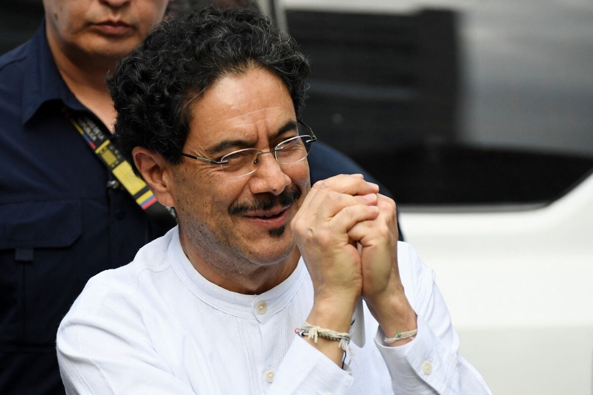 Colombia’s Cepeda Seen Defeating Conservative Rivals in Runoff