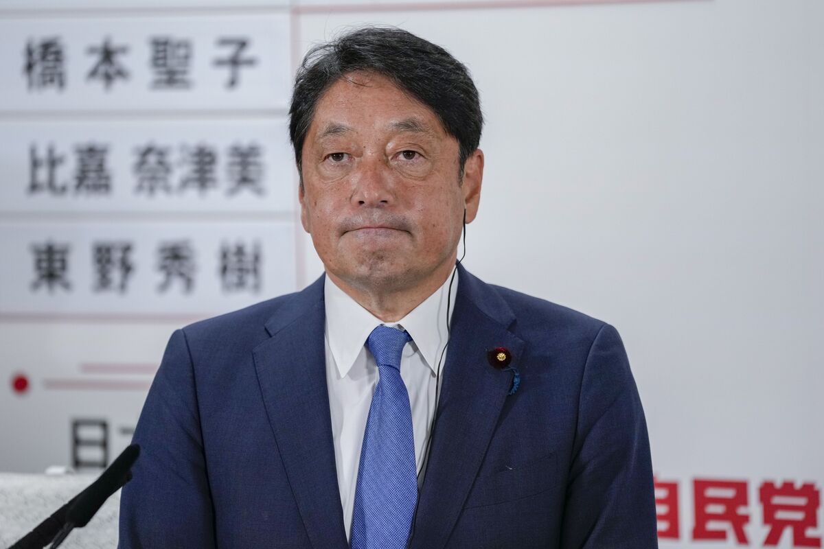 
                            Japan’s Ruling Party Tax Chief Calls US Tariff Situation ‘Messy’
