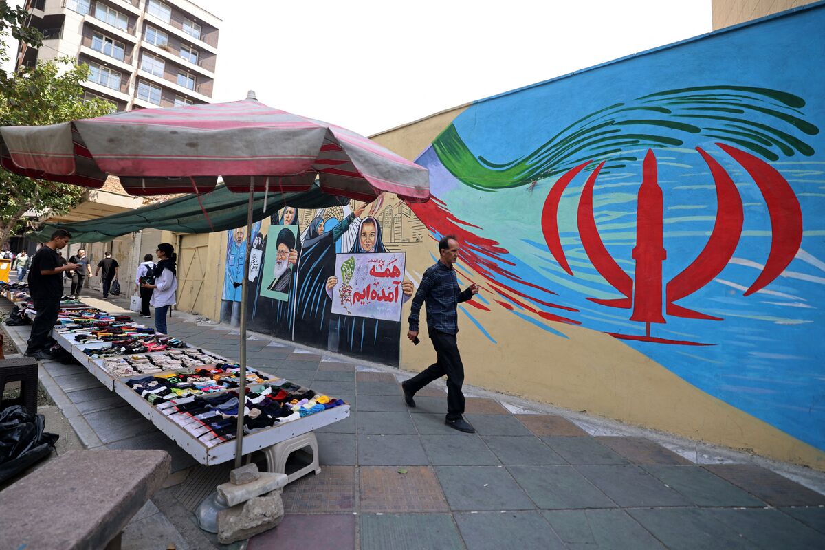 bloomberg.com - Golnar Motevalli - Why Trump's War Hasn't Broken Iran's Economy