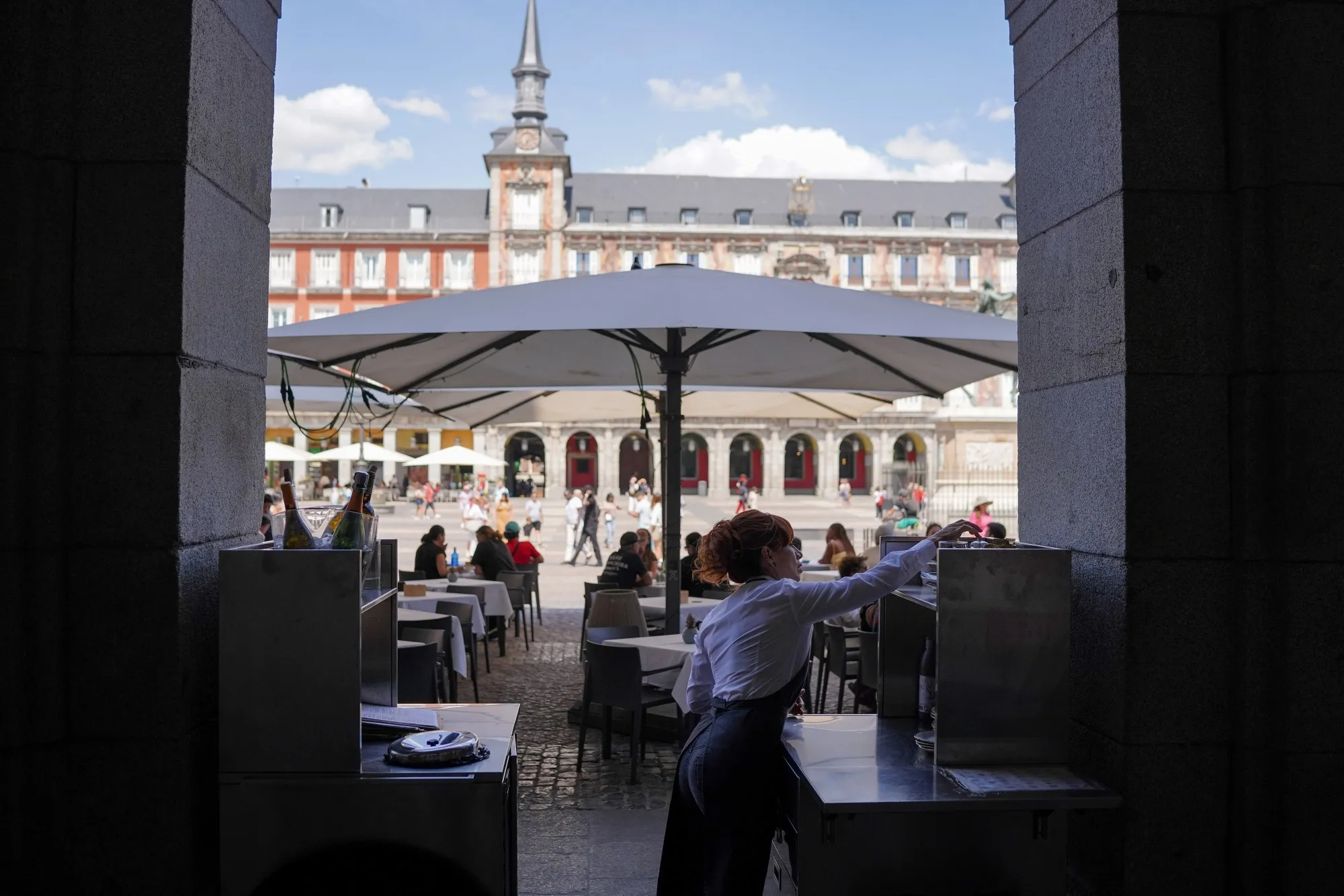 Rich Latin Americans, Tourists Draw Hotel Investments to Madrid - Bloomberg