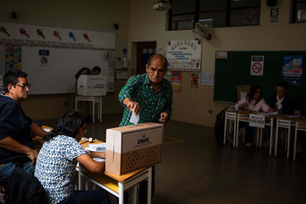 Peru’s Tight Presidential Race Shifts Focus to Disputed Ballots