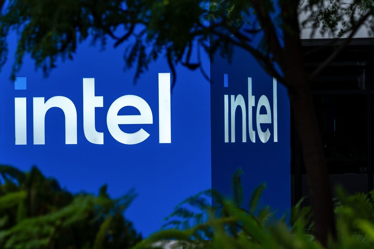 Tech: Intel's stock increases following its announcement of involvement in Elon Musk's Terafab project.