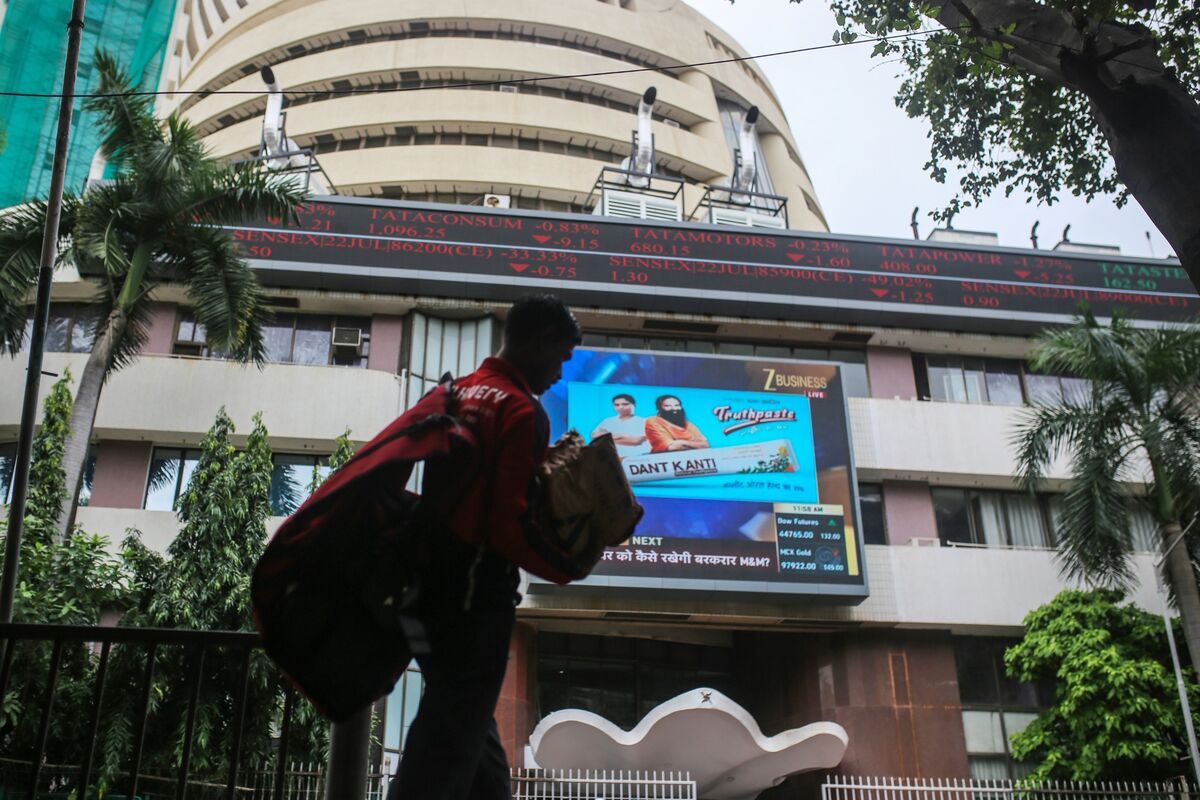 Lenskart, Billionbrains Set to Cap Record Month for India IPOs