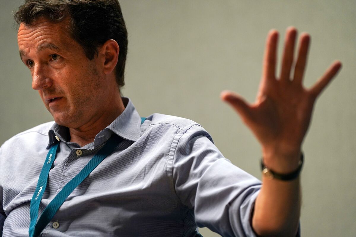 Indra Chairman Seeks to End Government Fight, Shelves Deal