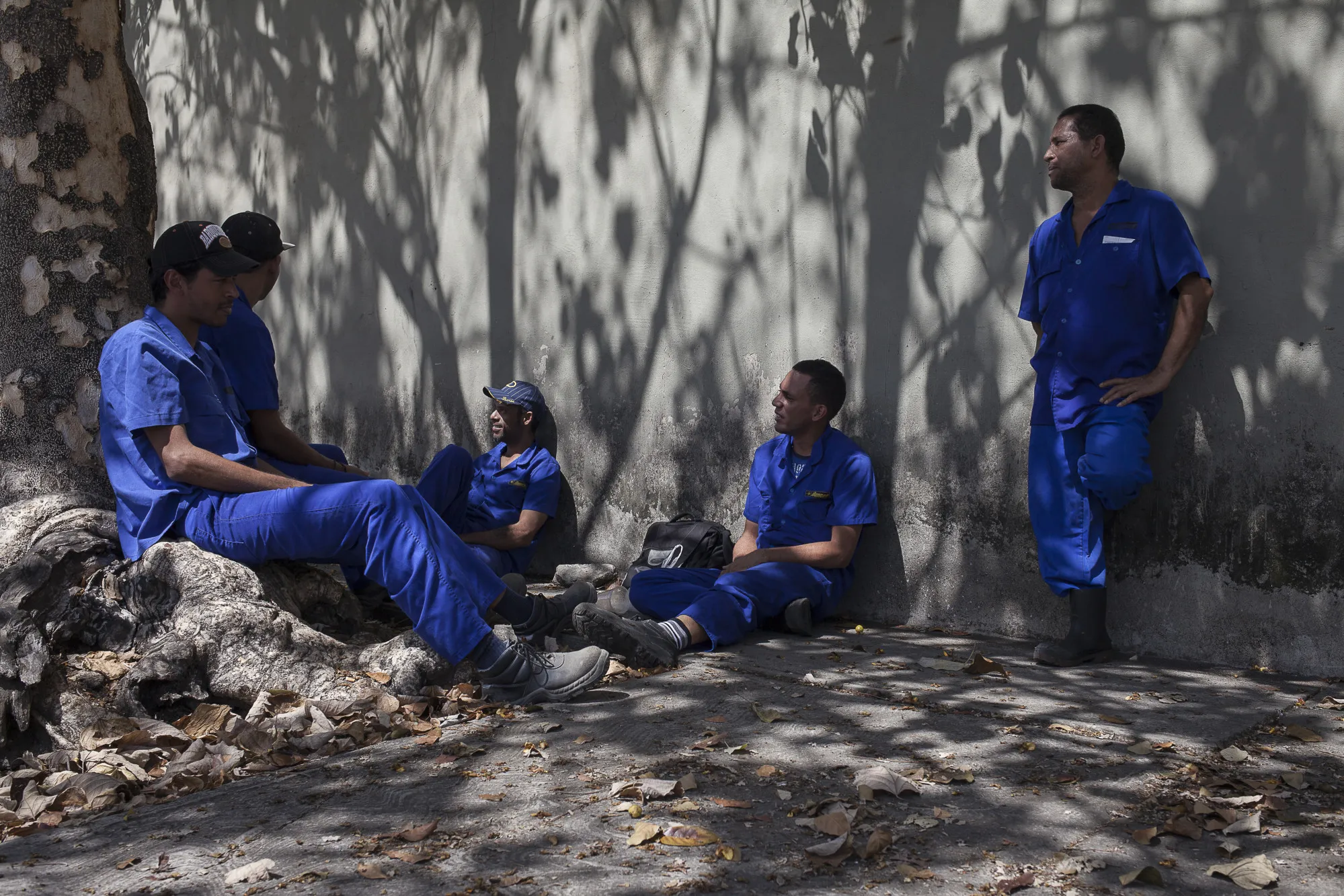 Workers in Guatire and Guarenas are rarer and have little to do. Many aim to cross the border.