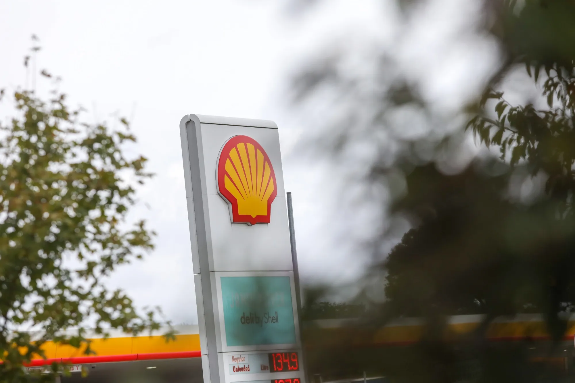 Royal Dutch Shell Plc to Cut Up to 9,000 Jobs