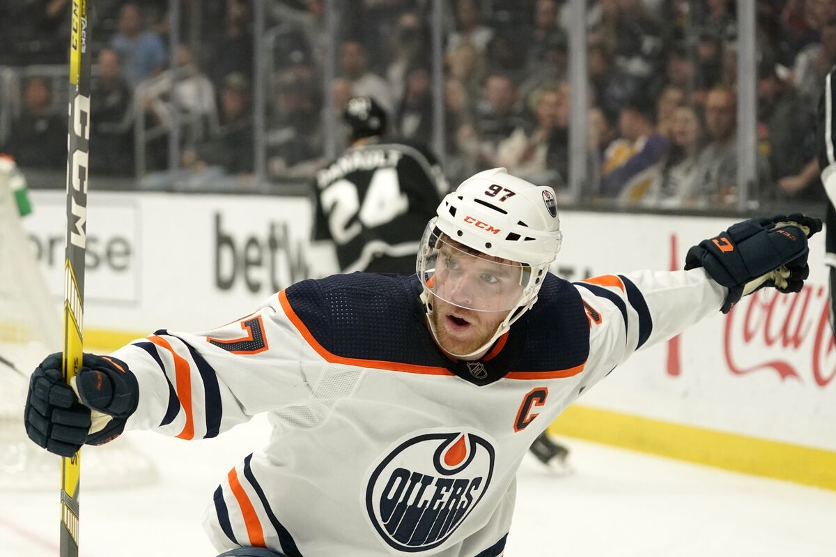 McDavid's Drive to Be NHL's Best Player Starts Off the Ice - Bloomberg