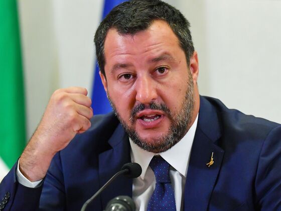 Salvini Takes On France, Germany as Coalition Hangs in Balance