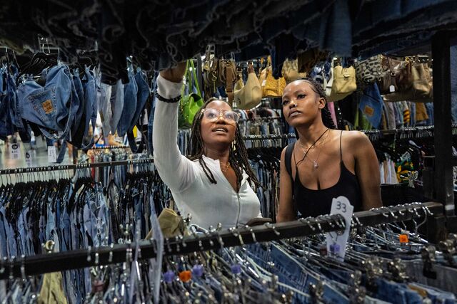 Two women shop for clothing at Thriftcon