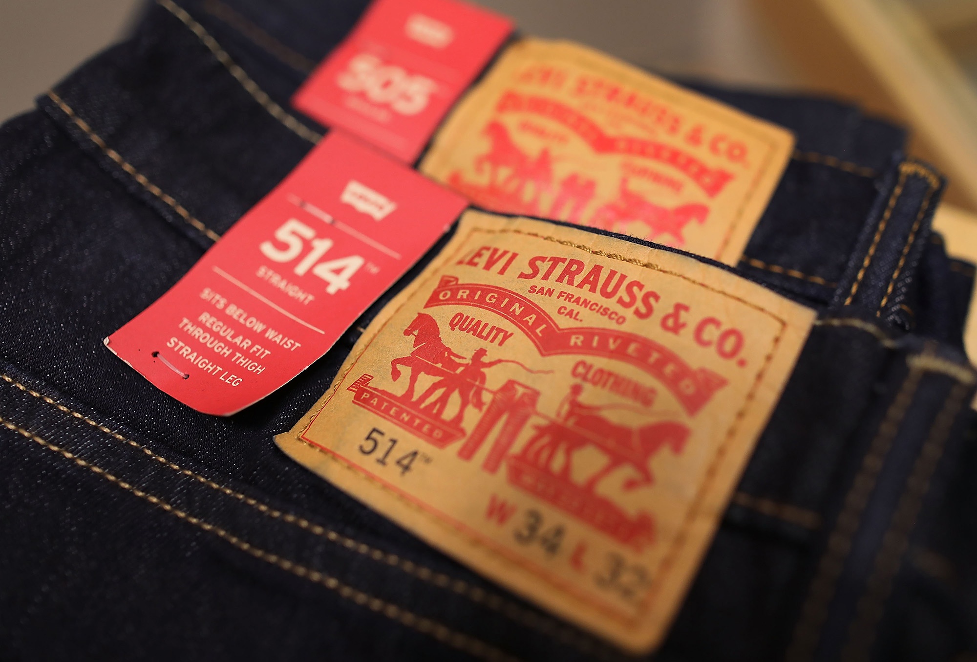 Levi Strauss Seeks to Raise Up to $800 