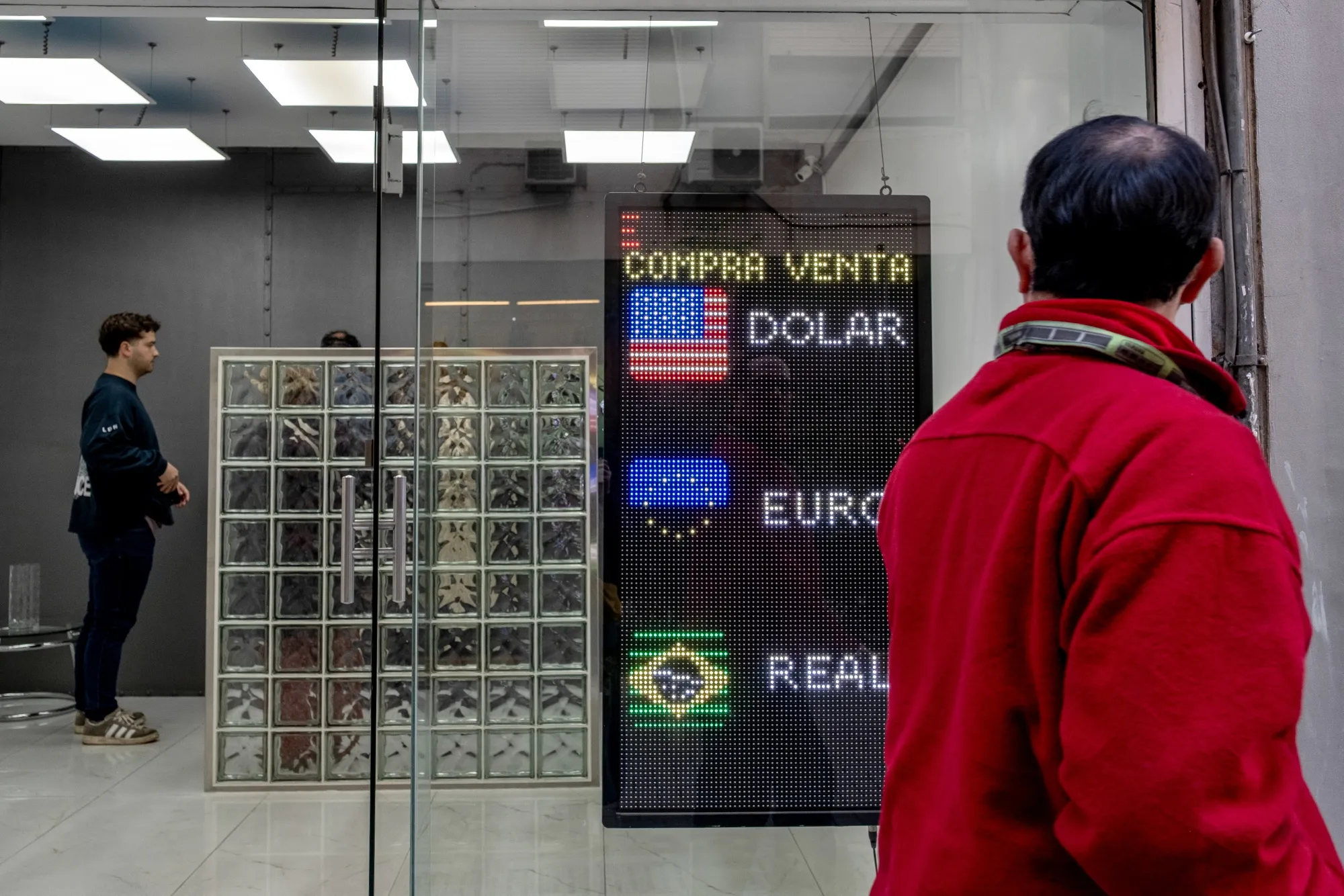 A currency exchange house in&nbsp;Buenos Aires&nbsp;in April.