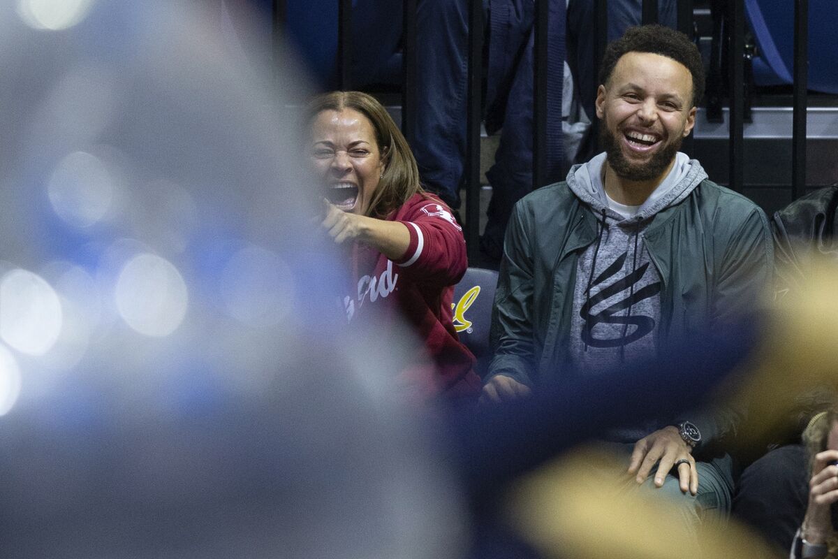 Stephen Curry Returns for Warriors After Missing 11 Games Bloomberg