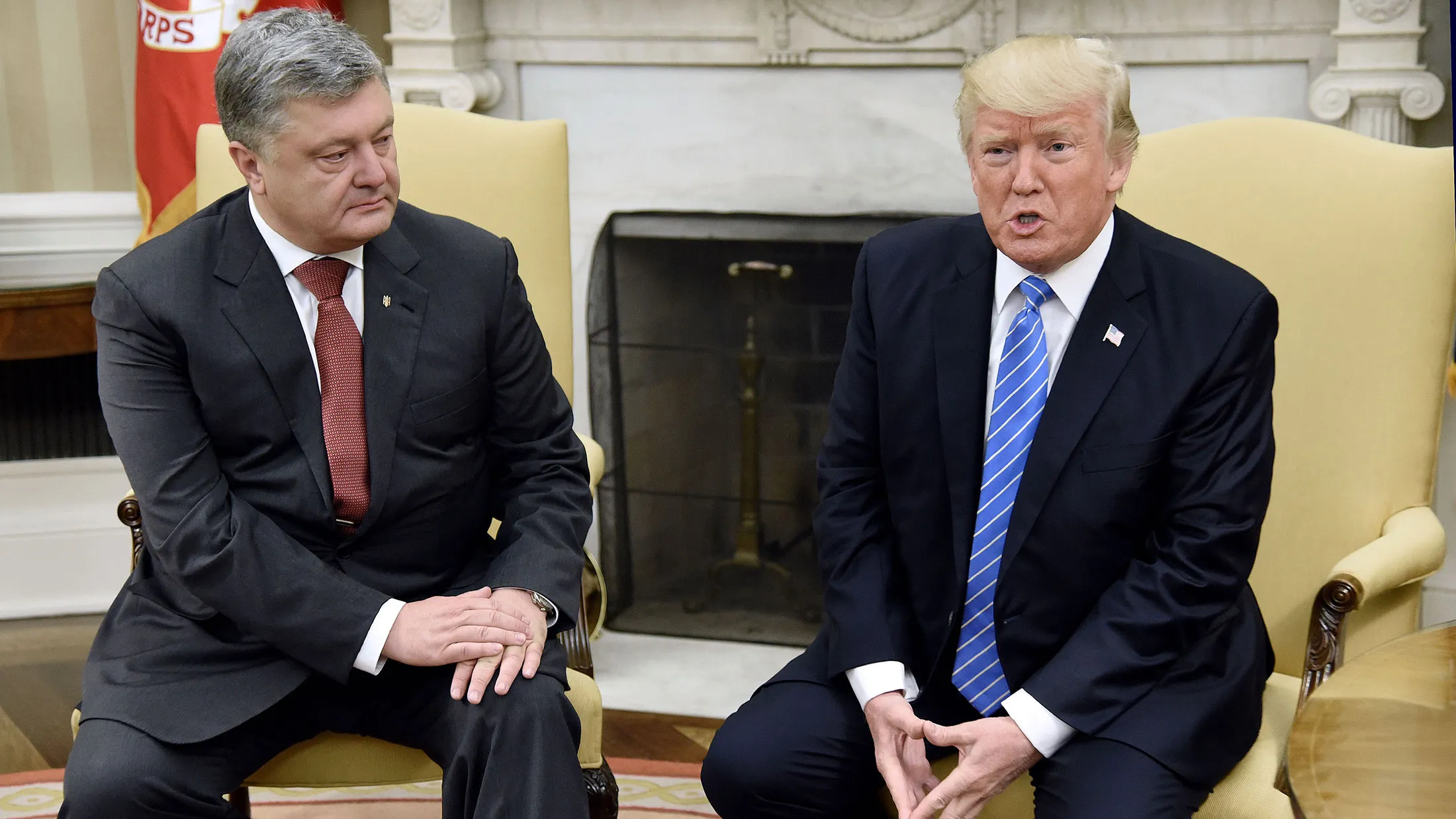U.S. President Donald Trump meets with President Petro Poroshenko of Ukraine in the Oval Office of the White House on June 20, 2017, in Washington.
