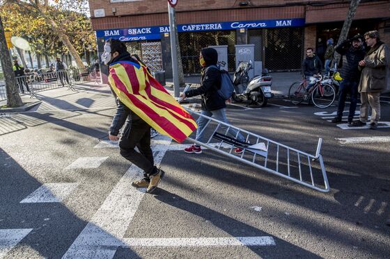 Barcelona Clashes Are Flashpoint in Detente With Separatists