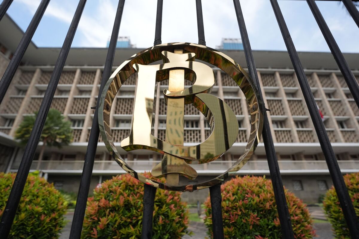 Indonesia Delivers Off-Cycle Rate Hike to Temper Market Rout