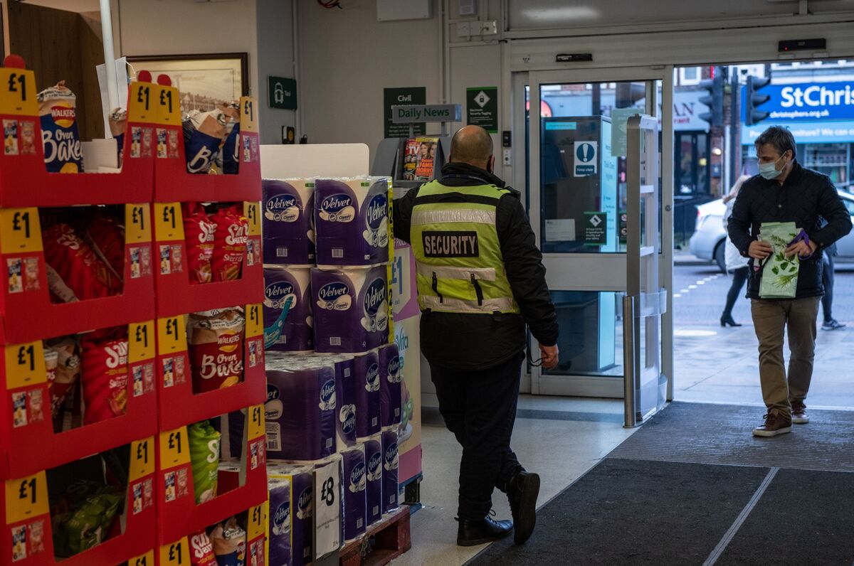 UK Shoplifting Frenzy Sees Shops Resort to Dummy Detergent and Secret  Guards - Bloomberg