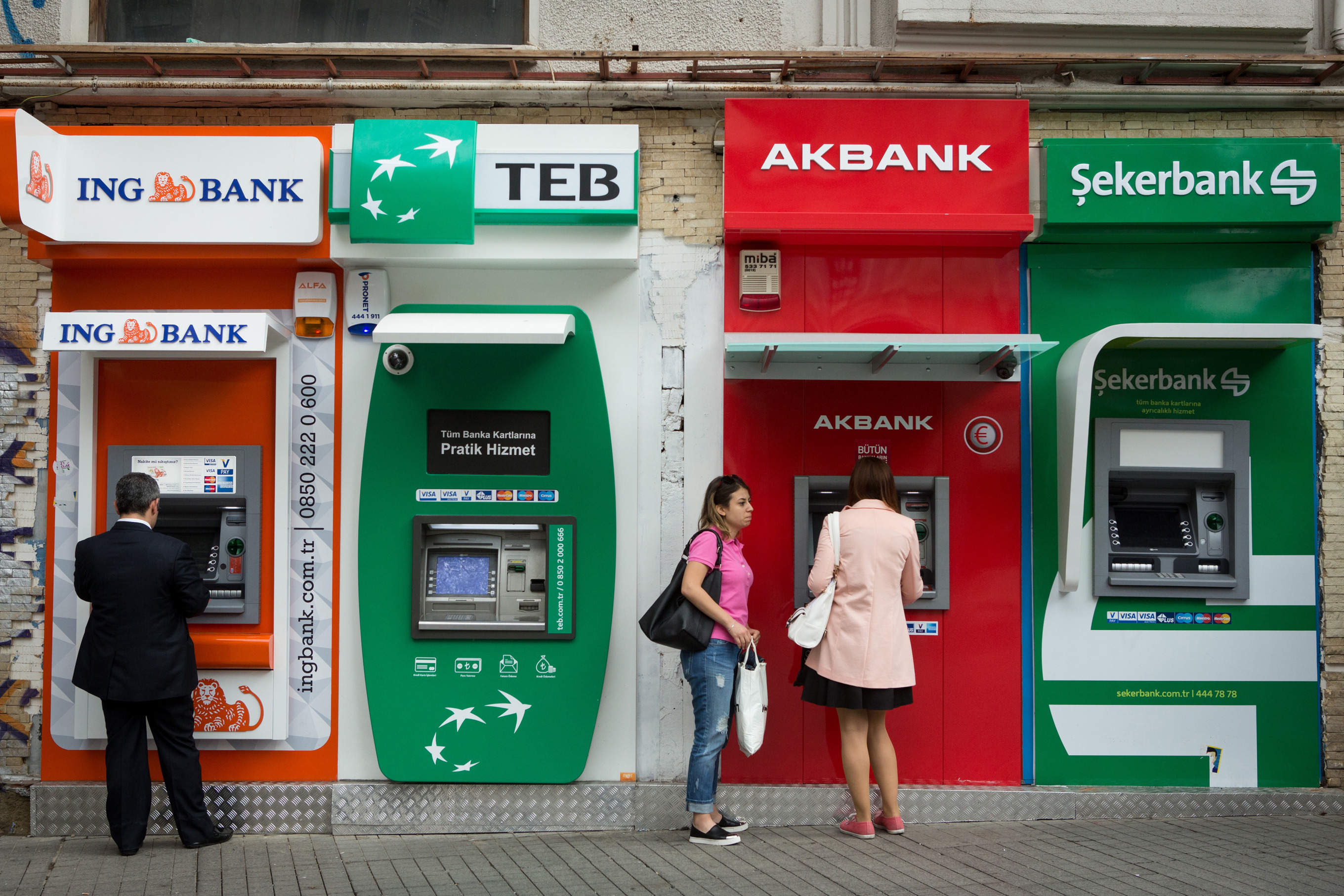 Турецко российский банк. Банкомат (ATM). Банк Турции. Банкоматы в Турции. Зираат банк Турция банкоматы.