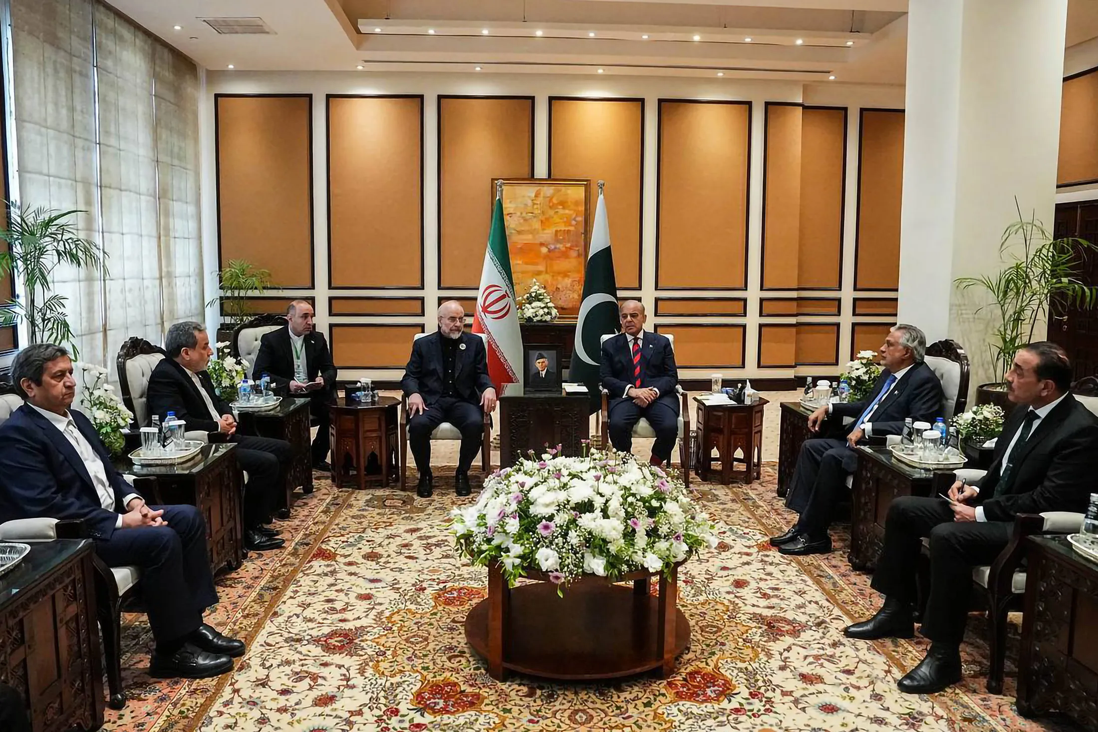 Pakistani Premier Sharif holds talks with Iranian delegation