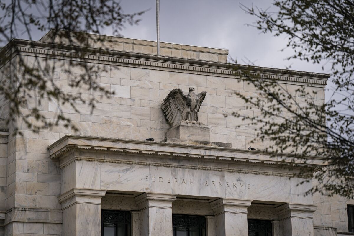 Banks Face Regulatory Scrutiny Over Interest-Rate Risks