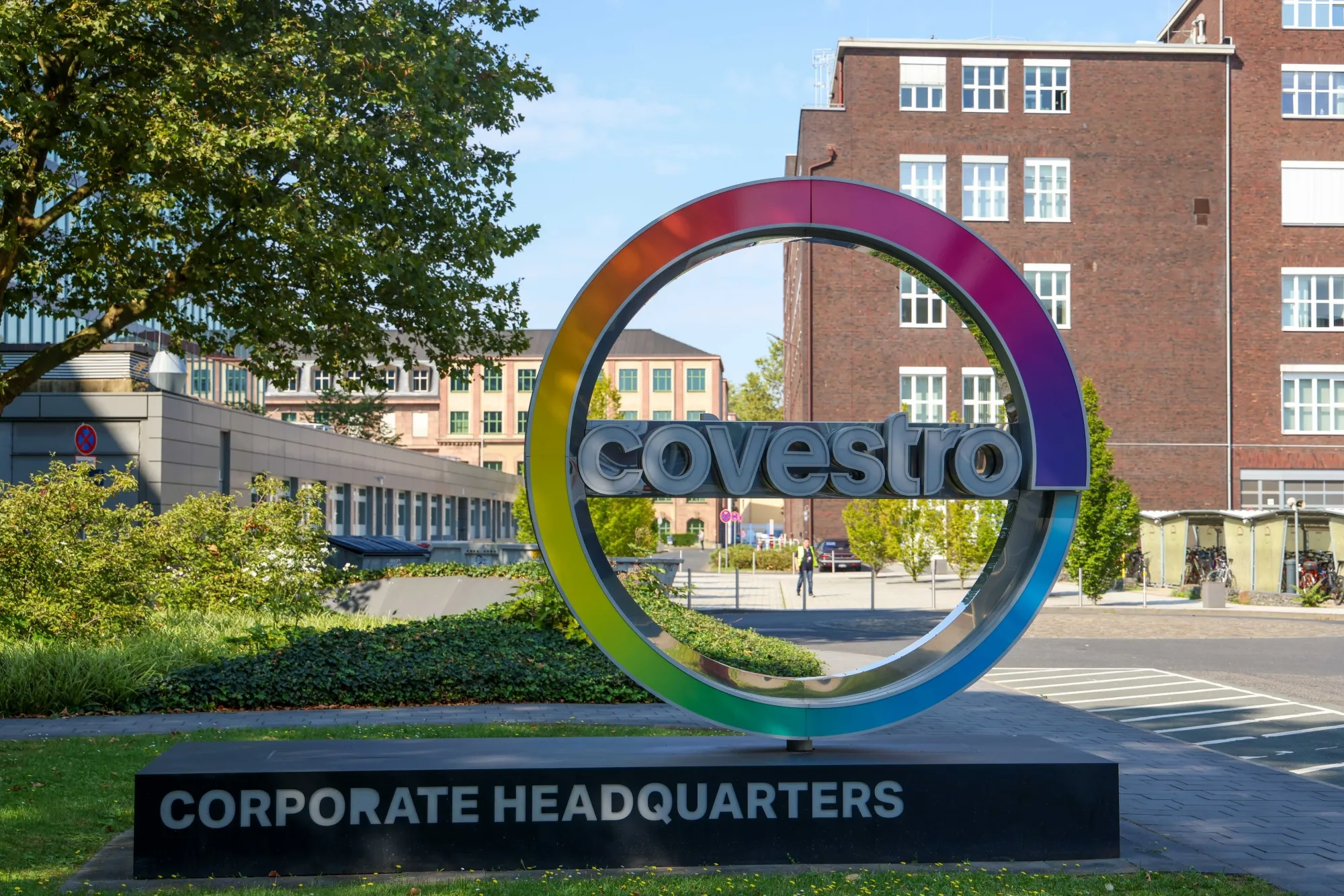 Abu Dhabi National Oil Co. is denying hedge funds a chance to profit from its purchase of Germany’s Covestro.