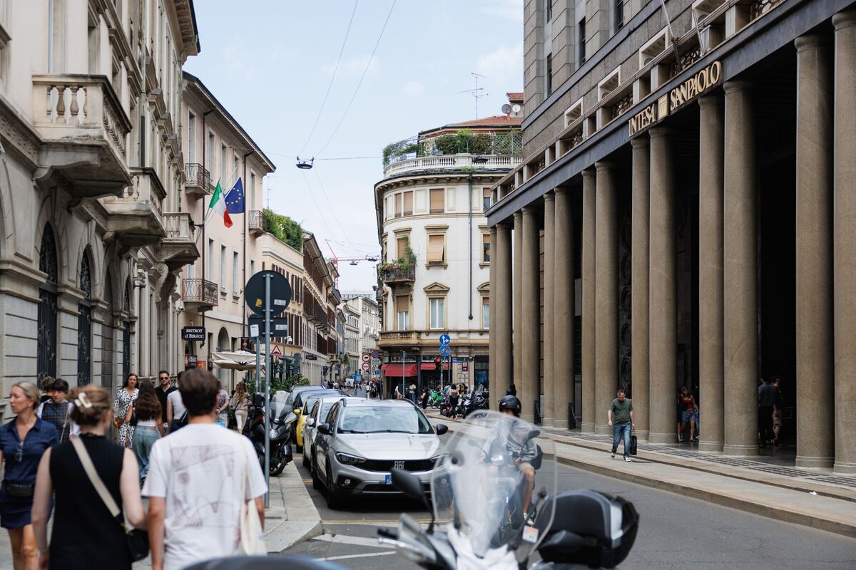 Italy Weighs New Bank Tax Move to Bolster Budget, Reports Say
