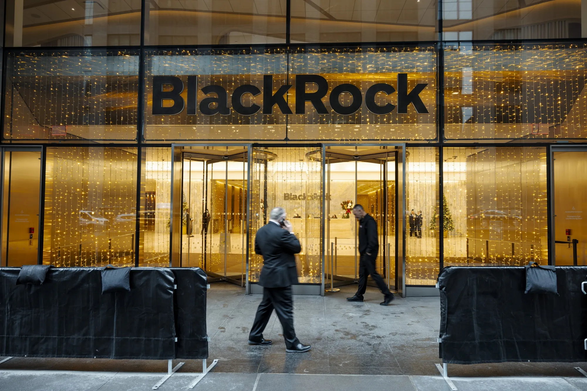 BlackRock ETF Buys First Muni Bonds Issued Through Blockchain