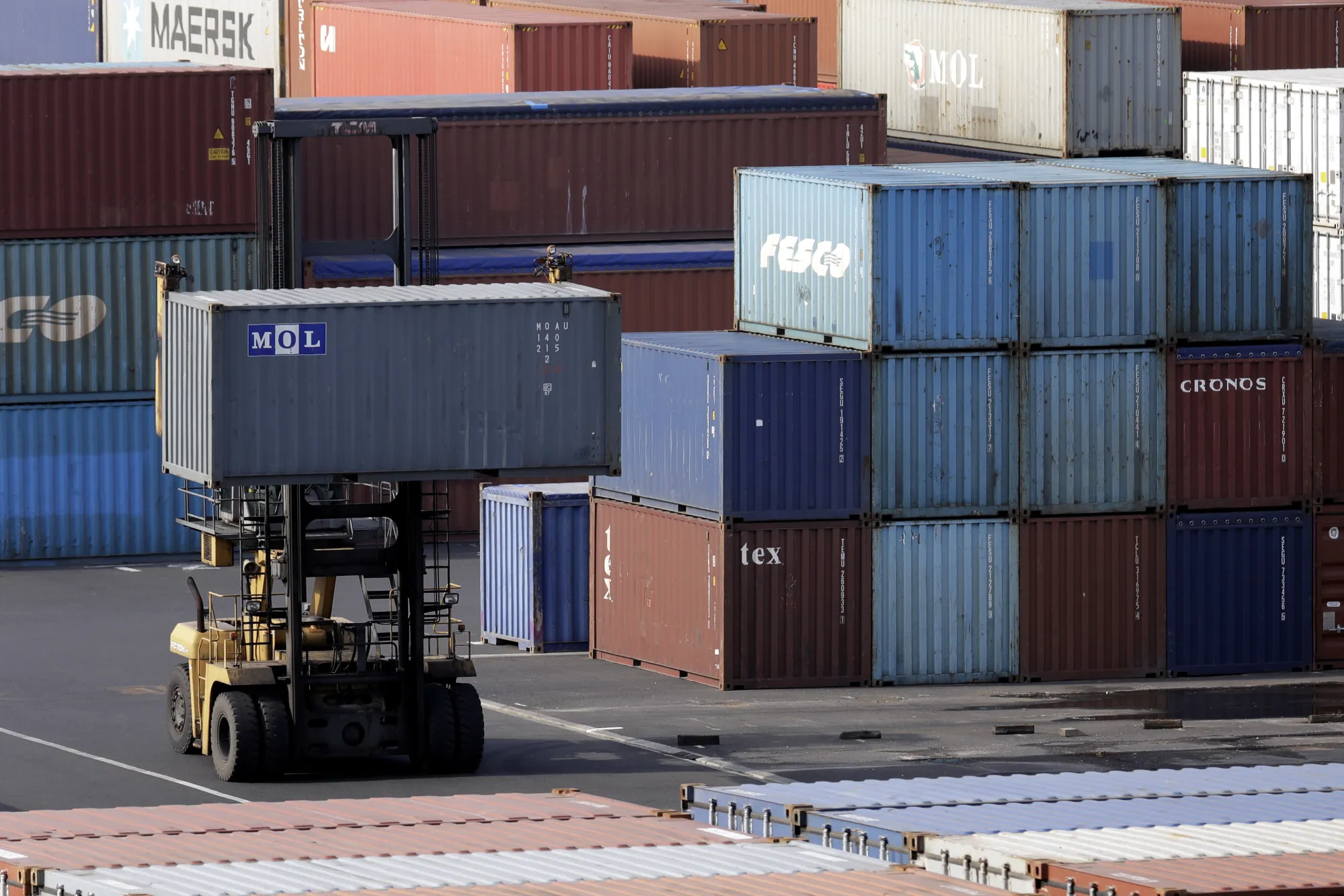 A container handler moves a Mitsui O.S.K. Lines Ltd. shipping container at a shipping terminal in Yokohama, Japan, on Monday, Jan. 29, 2018. Japan’s major shipping companies, Nippon Yusen KK, Kawasaki Kisen Kaisha Ltd. and Mitsui O.S.K. Lines, will report its earnings on Wednesday.