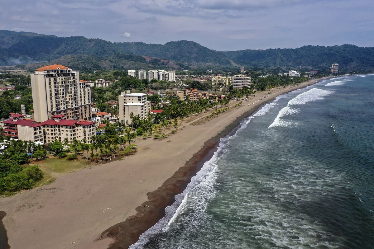 Costa Rica Seeks $1.5 Billion Return to Global Bond Markets
