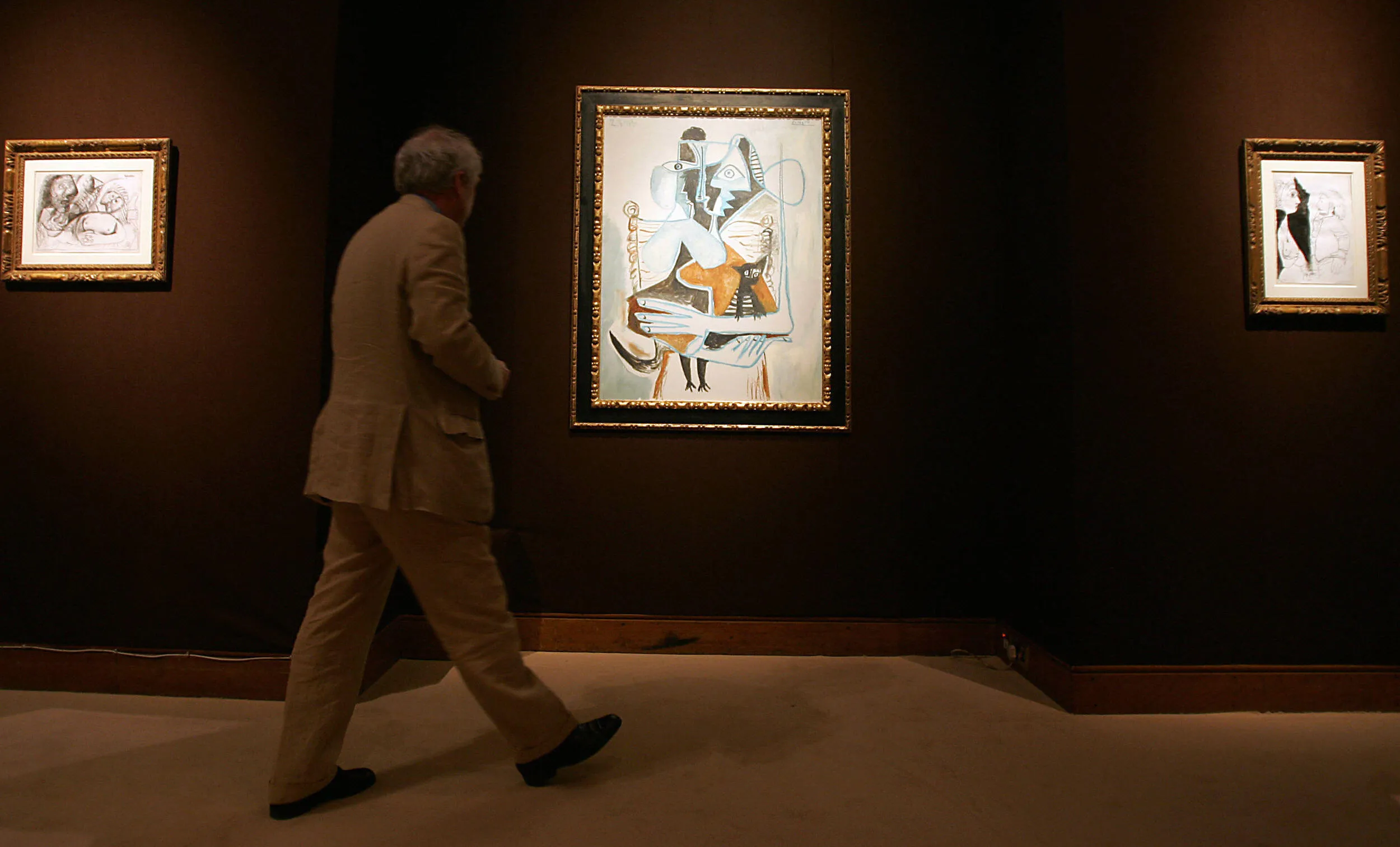 Picasso’s “Femme tenant un chat dans ses Bras”