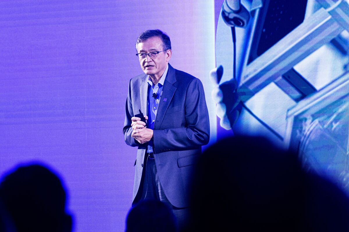 Intel CEO's Past China Chip Investments Under Scrutiny Amid Geopolitical Tensions