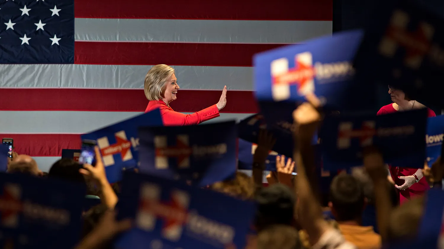 Hillary Clinton, former U.S. secretary of state and 2016 Democratic presidential candidate, waves to supporters as she arrives for a campaign event in Cedar Rapids, Iowa, U.S., on Friday, July 17, 2015.
