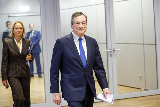 Draghi's ECB Era Ends With Deja Vu of Trichet ‘Quantum Leap’