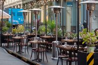 New York City Restaurants Resume Indoor Service At 25% Capacity