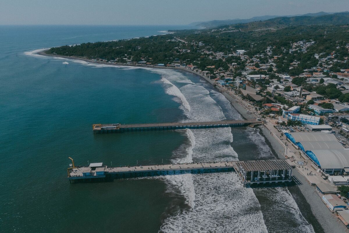 Inversionistas toman ganancias en bonos de Centroamérica y el Caribe tras fuerte rally
