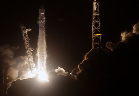 Musk’s SpaceX Launches Craft to Begin Space Station Deliveries