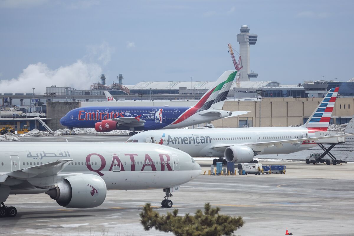 bloomberg.com - Benedikt Kammel - Airline Group Forecasts Sharp Profit Drop as Fuel Prices Surge