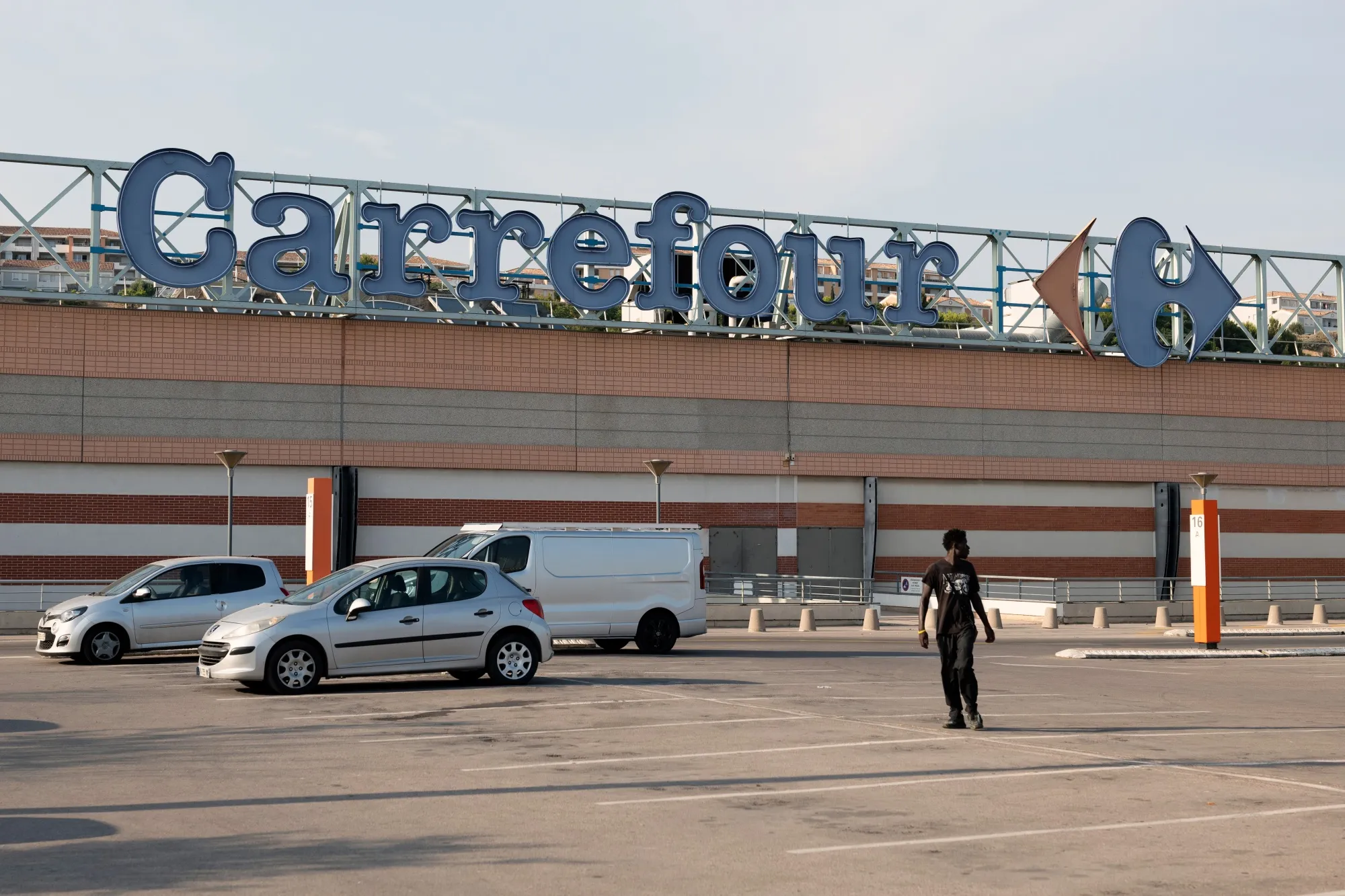 Estacionamento do Carrefour na França
