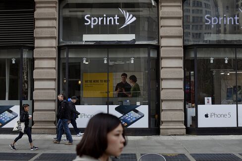 Clearwire Investor Mount Kellett Enlists Group to Oppose Sprint
