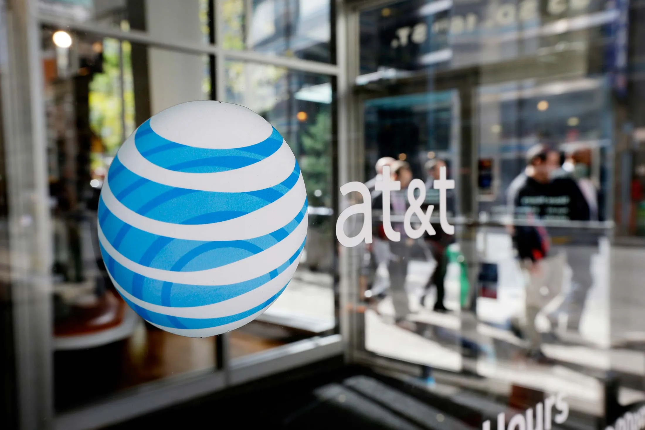 AT&T Has to Pay $40 Million Because It Didn’t Read Document - Bloomberg