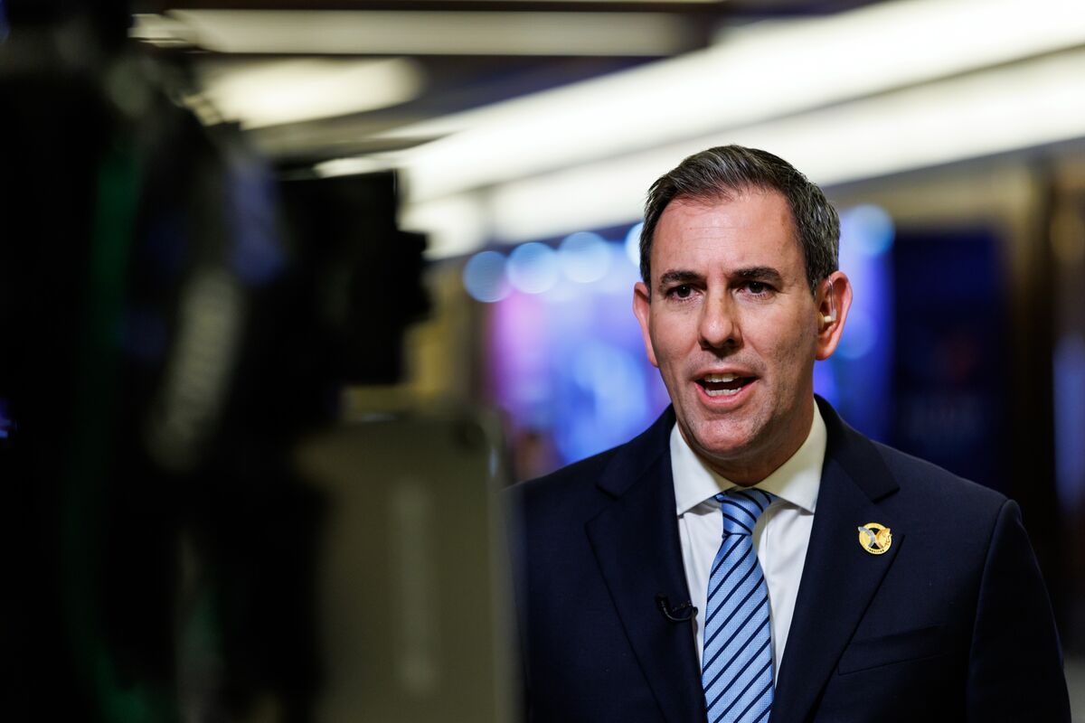 Australian Treasurer on Defensive as RBA Rate Hike Spurs Blame