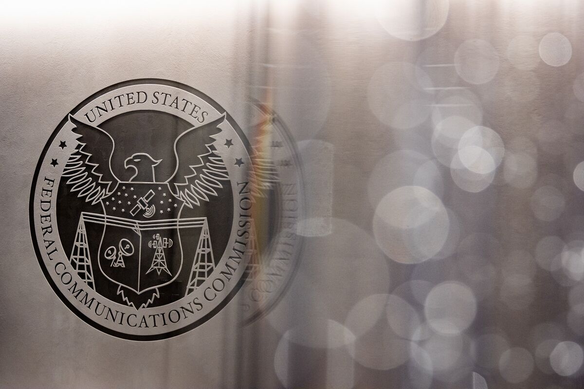 
                            FCC Says Amazon Must Focus on Its Own Buildout, Not SpaceX