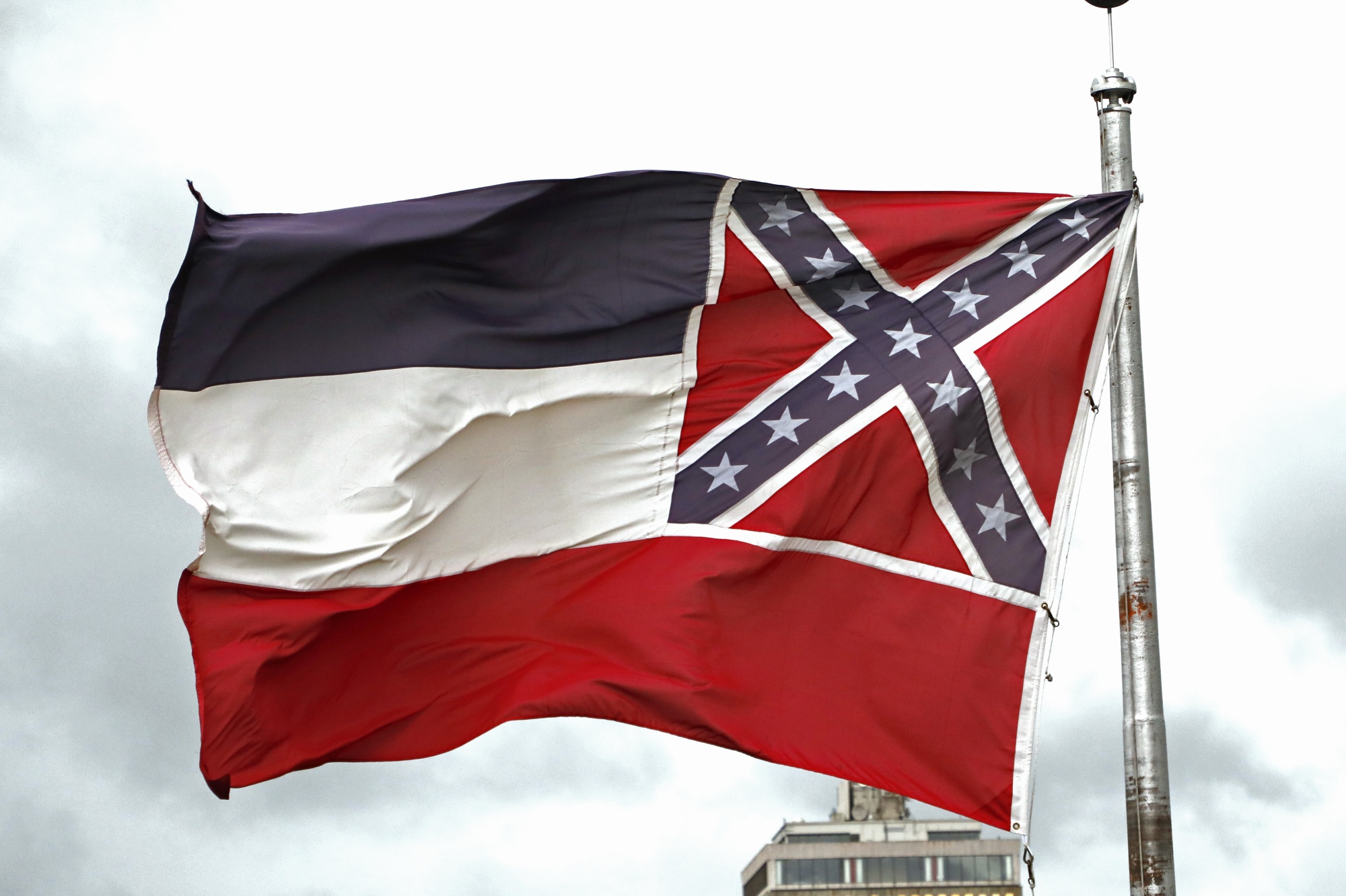 Mississippi Governor Signs Bill Changing Confederate-Style Flag - Bloomberg