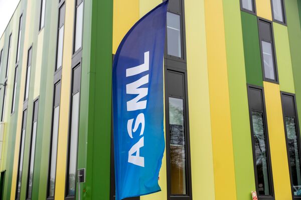 ASML Holding NV's Record Orders Smash Estimates
