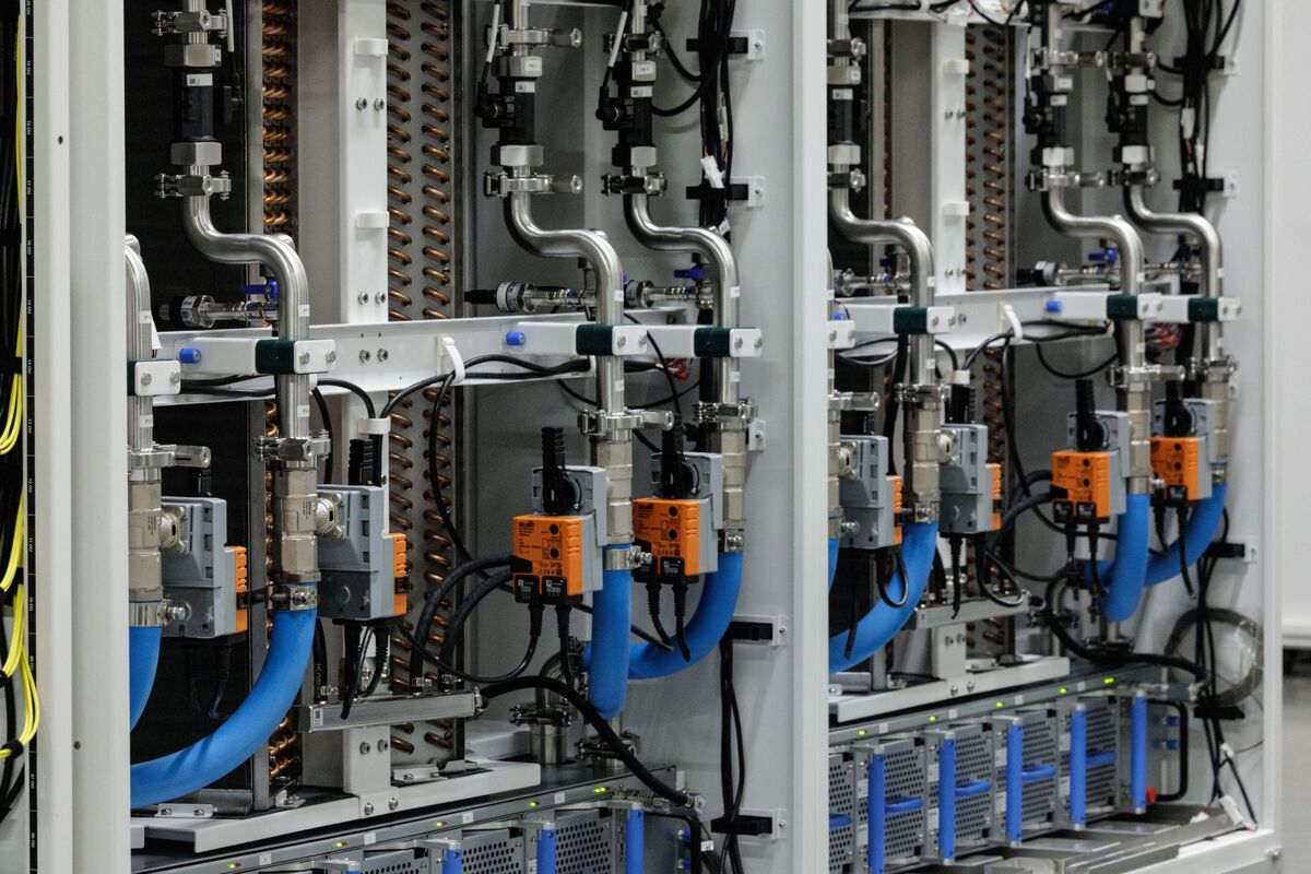 Koch Said to Weigh $15 Billion Sale of Data-Center Player Edged
